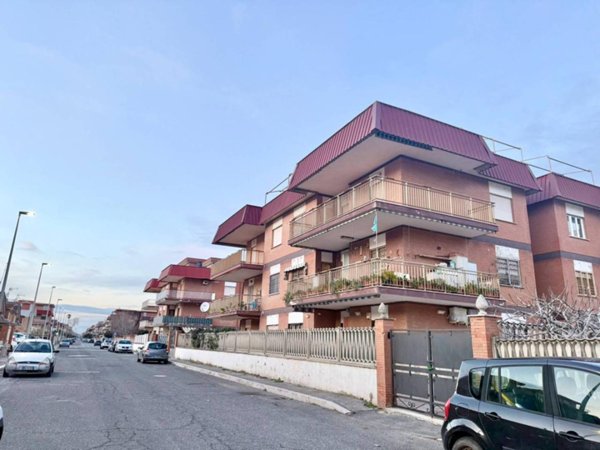 appartamento in vendita a Pomezia in zona Torvaianica