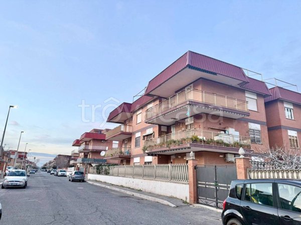appartamento in vendita a Pomezia in zona Torvaianica