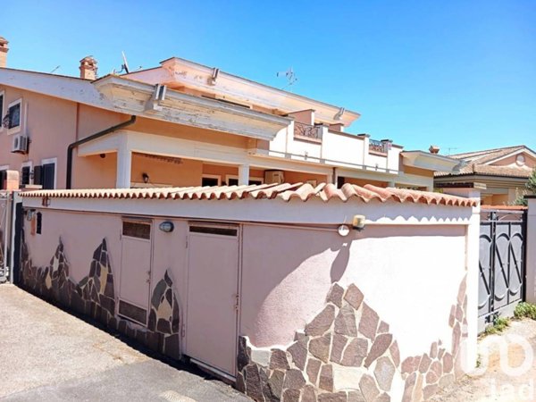 appartamento in vendita a Pomezia in zona Torvaianica