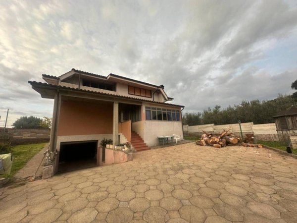 casa indipendente in vendita a Pomezia in zona Santa Procula