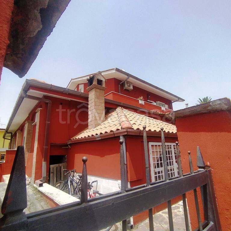 appartamento in vendita a Pomezia in zona Torvaianica Alta