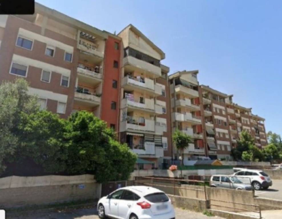 appartamento in vendita a Pomezia in zona Santa Palomba