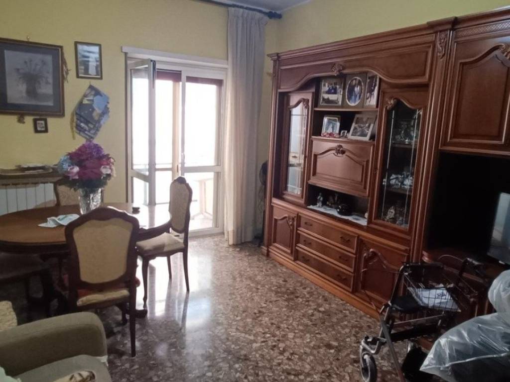 appartamento in vendita a Pomezia in zona Pratica di Mare