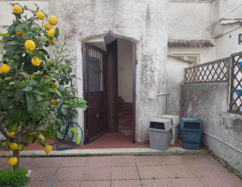 casa indipendente in vendita a Pomezia in zona Torvaianica