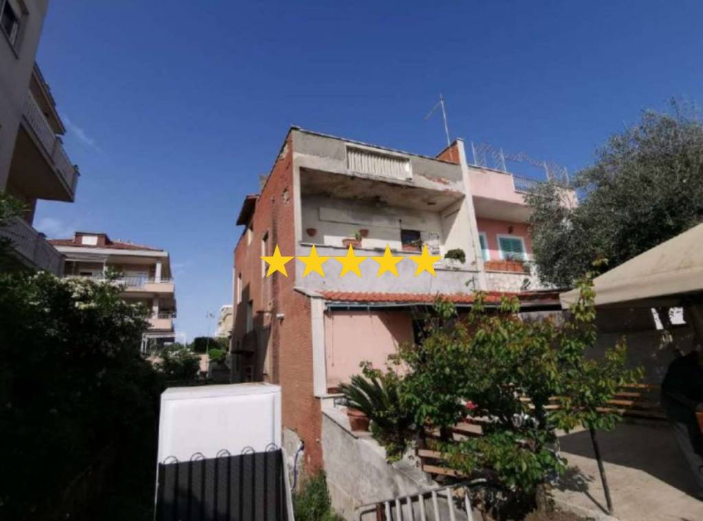 appartamento in vendita a Pomezia in zona Torvaianica