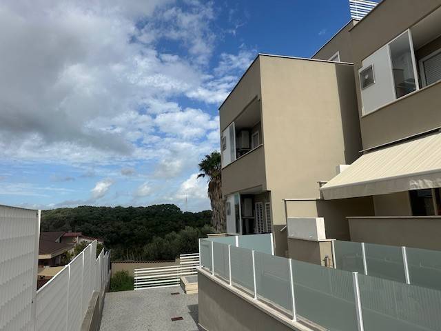 appartamento in vendita a Pomezia in zona Santa Palomba