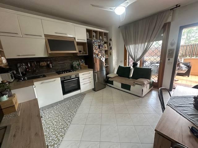 appartamento in vendita a Pomezia in zona Colli di Enea
