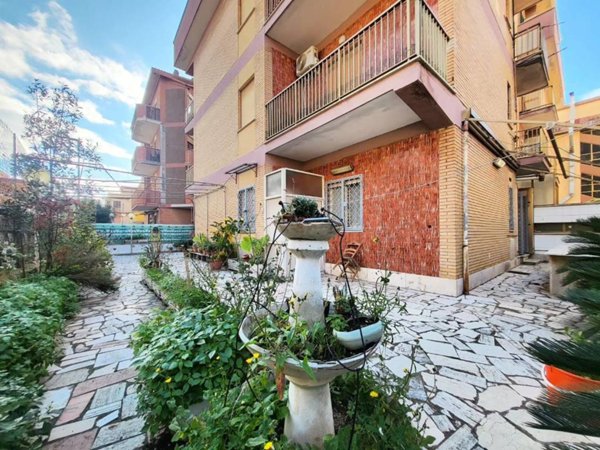 appartamento in vendita a Pomezia in zona Torvaianica