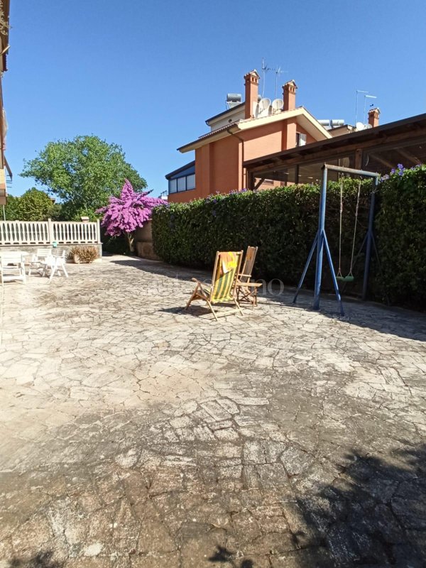 appartamento in vendita a Pomezia in zona Torvaianica