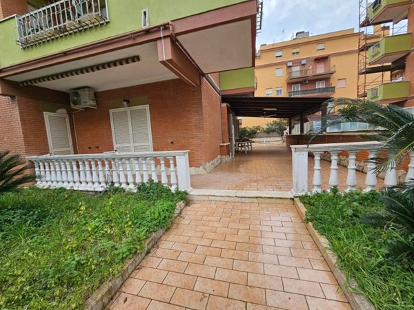 appartamento in vendita a Pomezia in zona Torvaianica