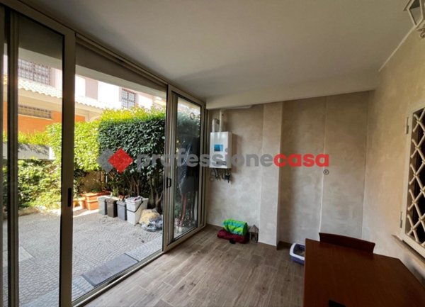 appartamento in vendita a Pomezia in zona Torvaianica