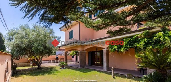 casa indipendente in vendita a Pomezia in zona Pratica di Mare