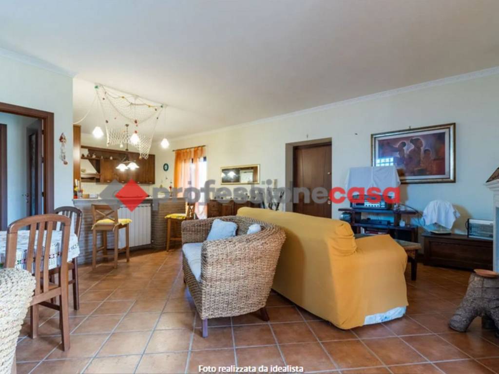 casa indipendente in vendita a Pomezia in zona Pratica di Mare
