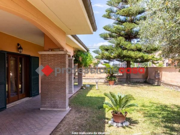 casa indipendente in vendita a Pomezia in zona Campo Selva