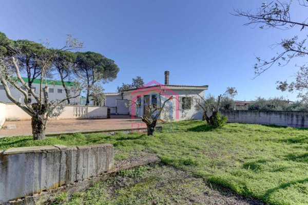 casa indipendente in vendita a Pomezia in zona Santa Procula