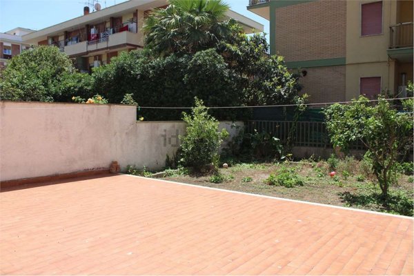 appartamento in vendita a Pomezia in zona Torvaianica