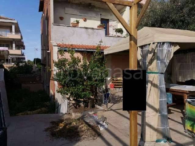 casa indipendente in vendita a Pomezia in zona Torvaianica