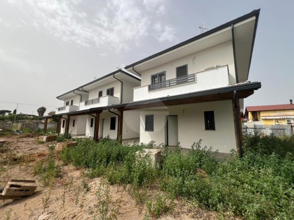 casa indipendente in vendita a Pomezia in zona Campo Jemini