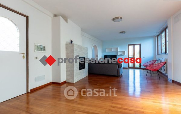 casa indipendente in vendita a Pomezia in zona Torvaianica