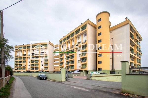 appartamento in vendita a Pomezia in zona Pratica di Mare