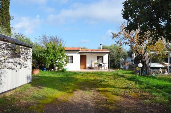 casa indipendente in vendita a Pomezia in zona Santa Procula