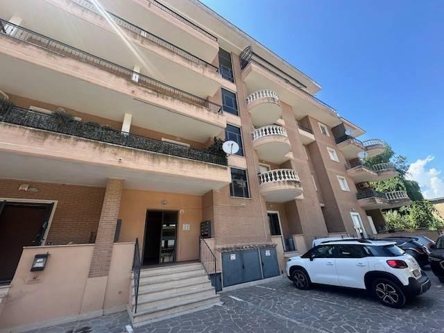 appartamento in vendita a Pomezia in zona Santa Procula