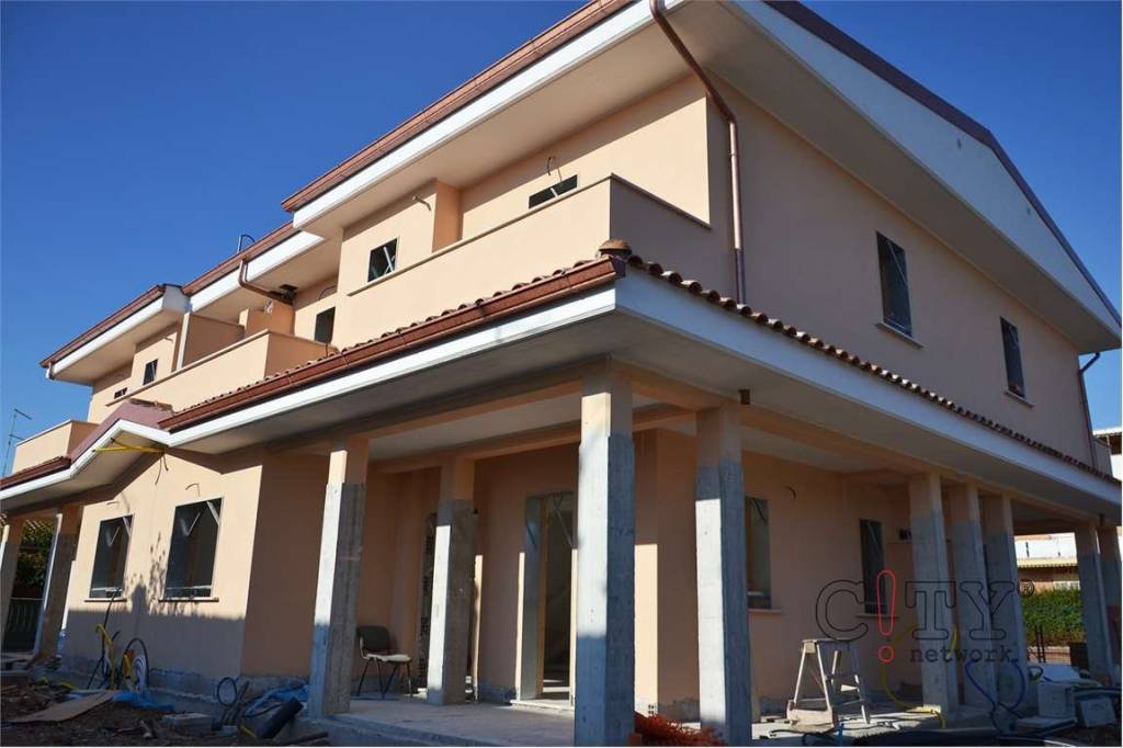 casa indipendente in vendita a Pomezia