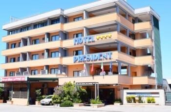 negozio in vendita a Pomezia