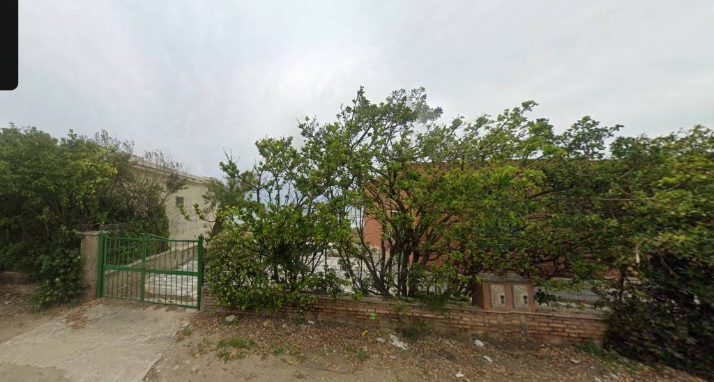 casa indipendente in vendita a Pomezia in zona Torvaianica