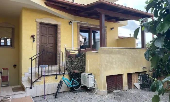 casa indipendente in vendita a Pomezia in zona Santa Procula