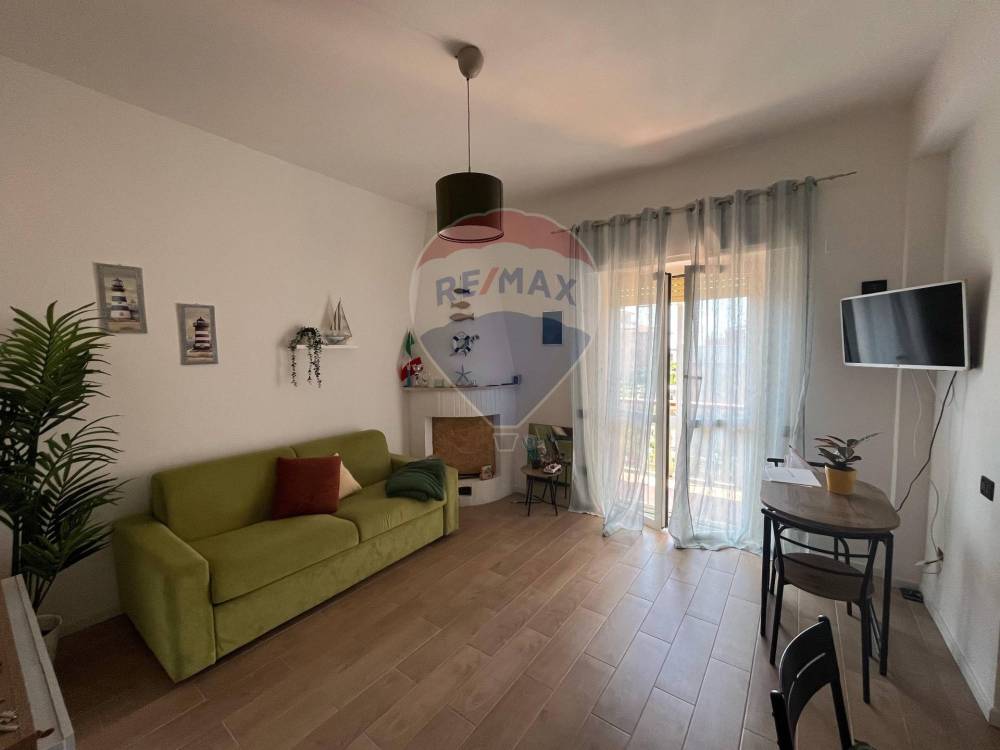 appartamento in vendita a Pomezia in zona Torvaianica