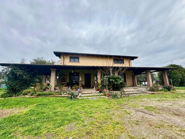 casa indipendente in vendita a Pomezia