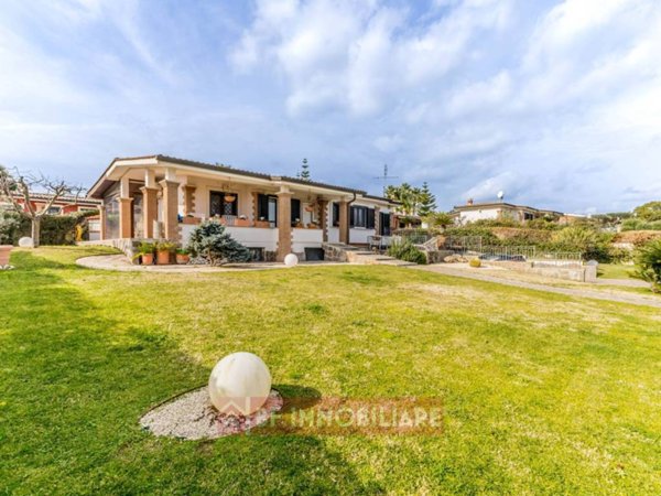 casa indipendente in vendita a Pomezia in zona Colli di Enea
