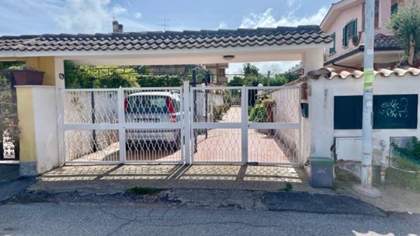 casa indipendente in vendita a Pomezia