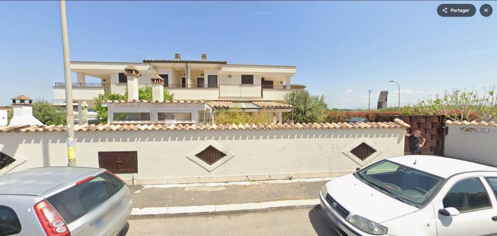 appartamento in vendita a Pomezia in zona Torvaianica