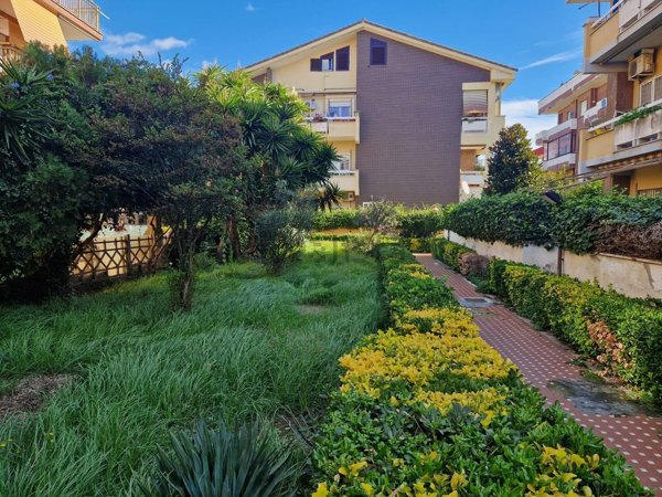 appartamento in vendita a Pomezia