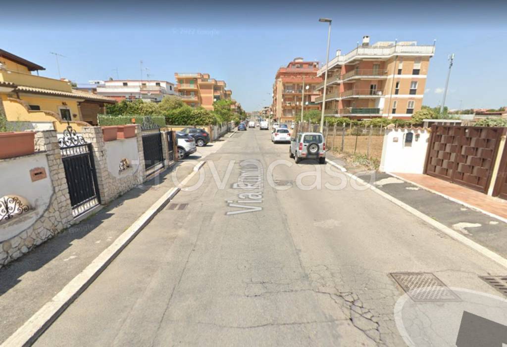 appartamento in vendita a Pomezia in zona Torvaianica