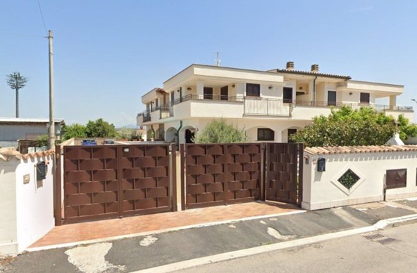 casa indipendente in vendita a Pomezia in zona Torvaianica