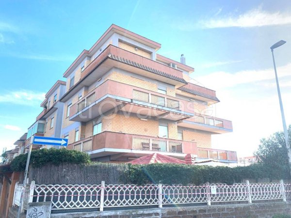 appartamento in vendita a Pomezia in zona Torvaianica