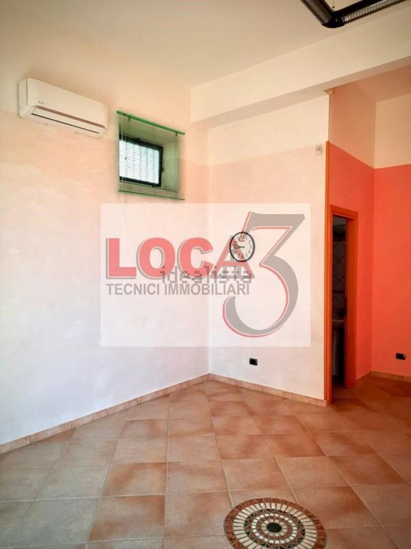 ufficio in vendita a Pomezia