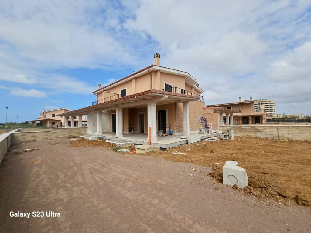 casa indipendente in vendita a Pomezia