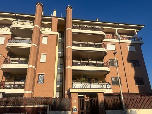 appartamento in vendita a Pomezia in zona Colli di Enea