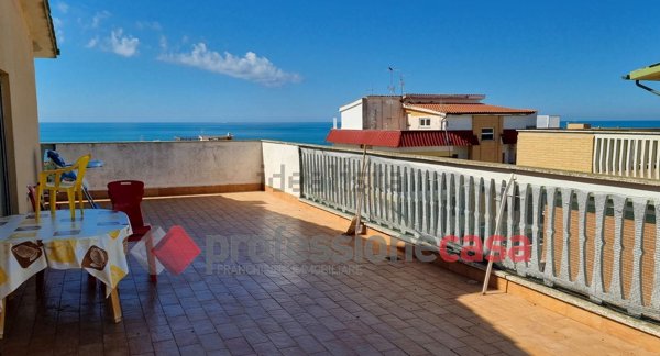 appartamento in vendita a Pomezia in zona Torvaianica