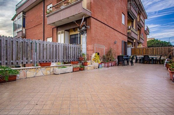 appartamento in vendita a Pomezia in zona Torvaianica