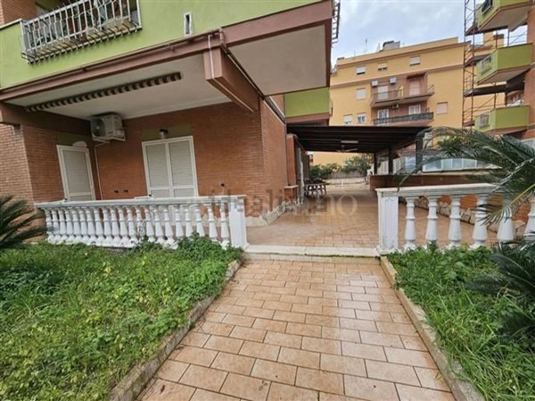 appartamento in vendita a Pomezia in zona Torvaianica