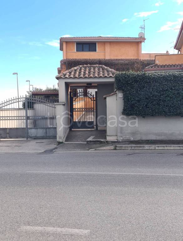 appartamento in vendita a Pomezia in zona Santa Procula