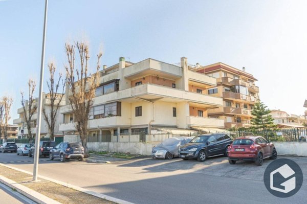 appartamento in vendita a Pomezia in zona Torvaianica