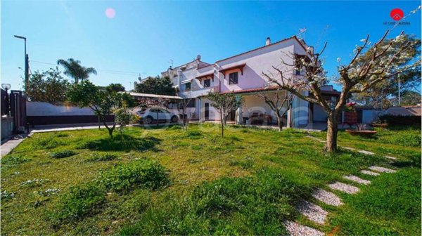 casa indipendente in vendita a Pomezia in zona Torvaianica