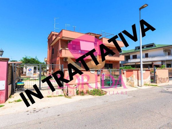 appartamento in vendita a Pomezia in zona Pratica di Mare