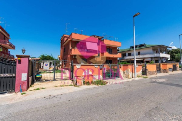 appartamento in vendita a Pomezia in zona Campo Selva